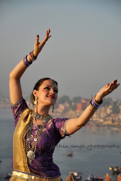 Meera, kathak dancer, shooting in Banaras (Varanasi) on the ghats, sunrise
